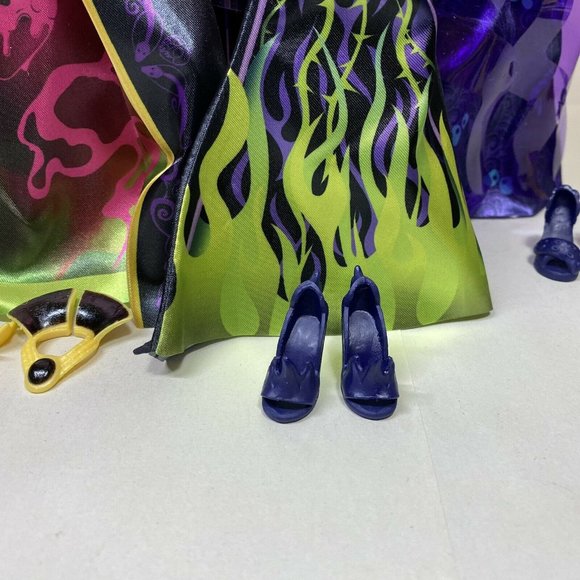 Disney Villains Black and Brights Collection Doll Set - Picture 6 of 7